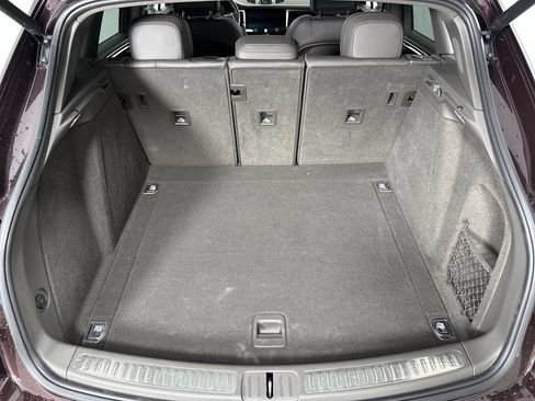Certified 2025 Porsche Macan AWD/4WD image 21