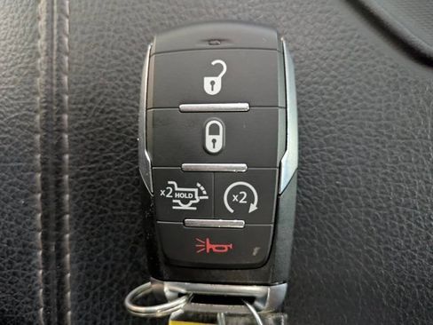 Used 2025 RAM 2500 Laramie AWD/4WD image 30
