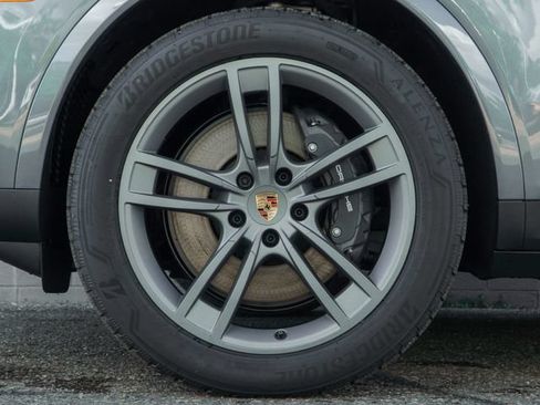 New 2026 Porsche Cayenne Coupe AWD/4WD image 12