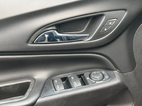 Used 2018 Chevrolet Equinox LT image 29