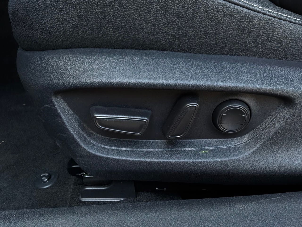 Used 2026 Toyota Camry SE FWD image 11