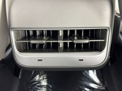 Used 2023 Tesla Model 3 Standard Range image 33