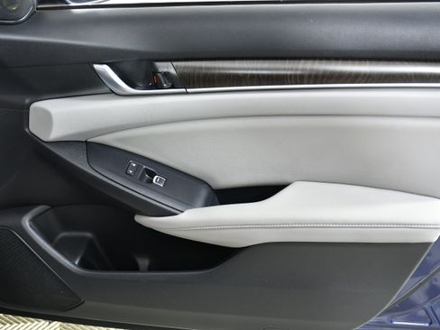Used 2019 Honda Accord EX image 29