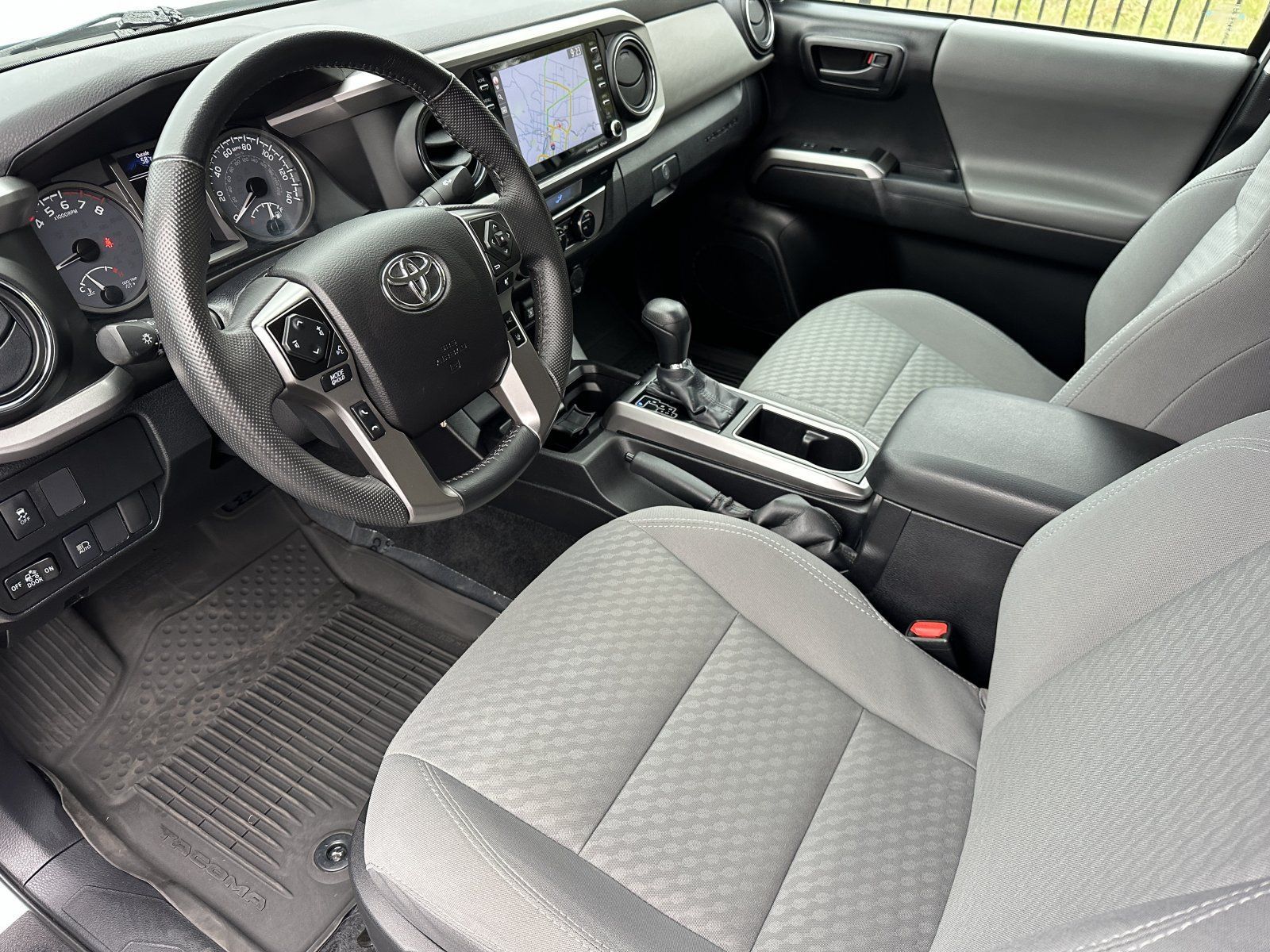 Used 2021 Toyota Tacoma SR5 AWD/4WD image 9