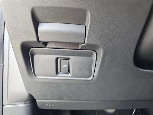 New 2025 Land Rover Discovery Sport S image 24