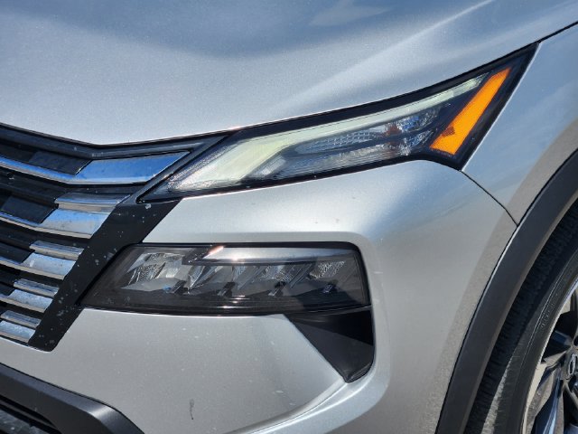 Used 2024 Nissan Rogue SV FWD image 6