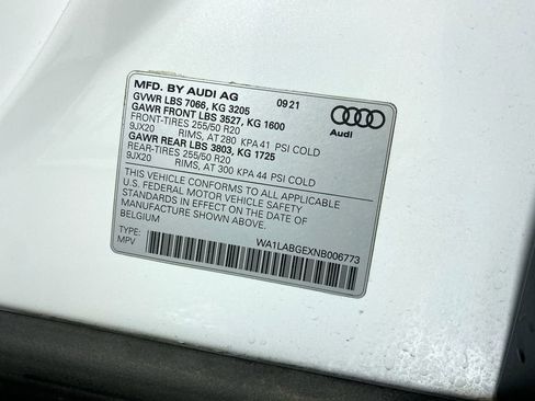 Certified 2022 Audi e-tron Premium Plus w/ Premium Plus Package image 39