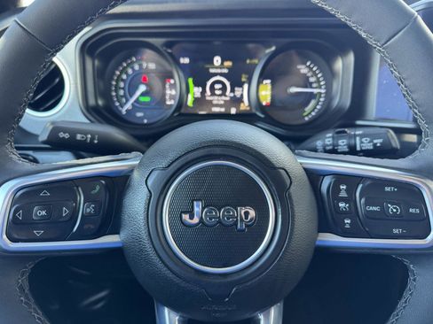 Certified 2025 Jeep Wrangler Sahara AWD/4WD image 22