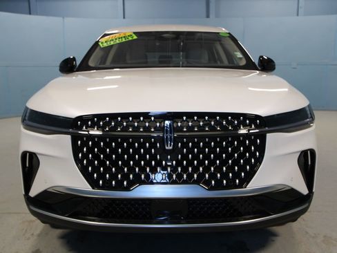 Used 2025 Lincoln Nautilus Premier image 30