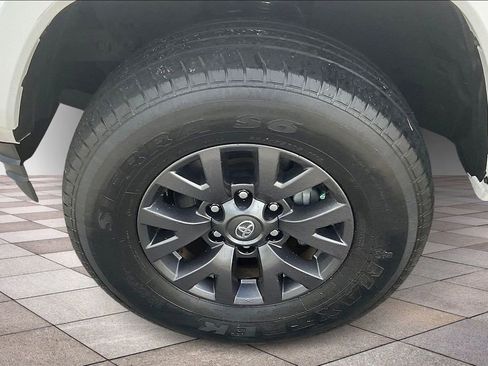 Used 2022 Toyota Tacoma SR5 w/ Technology Package RWD image 9
