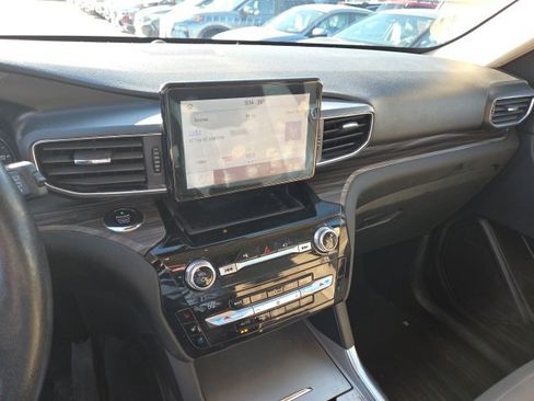 Used 2021 Ford Explorer Limited w/ Equipment Group 301A image 10