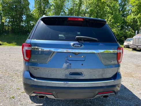 Used 2018 Ford Explorer XLT w/ Equipment Group 201A AWD/4WD image 4