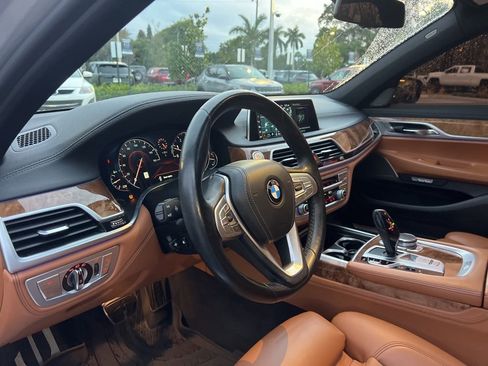 Used 2018 BMW 750i image 45