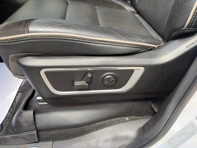 Used 2022 RAM 1500 Laramie AWD/4WD image 12