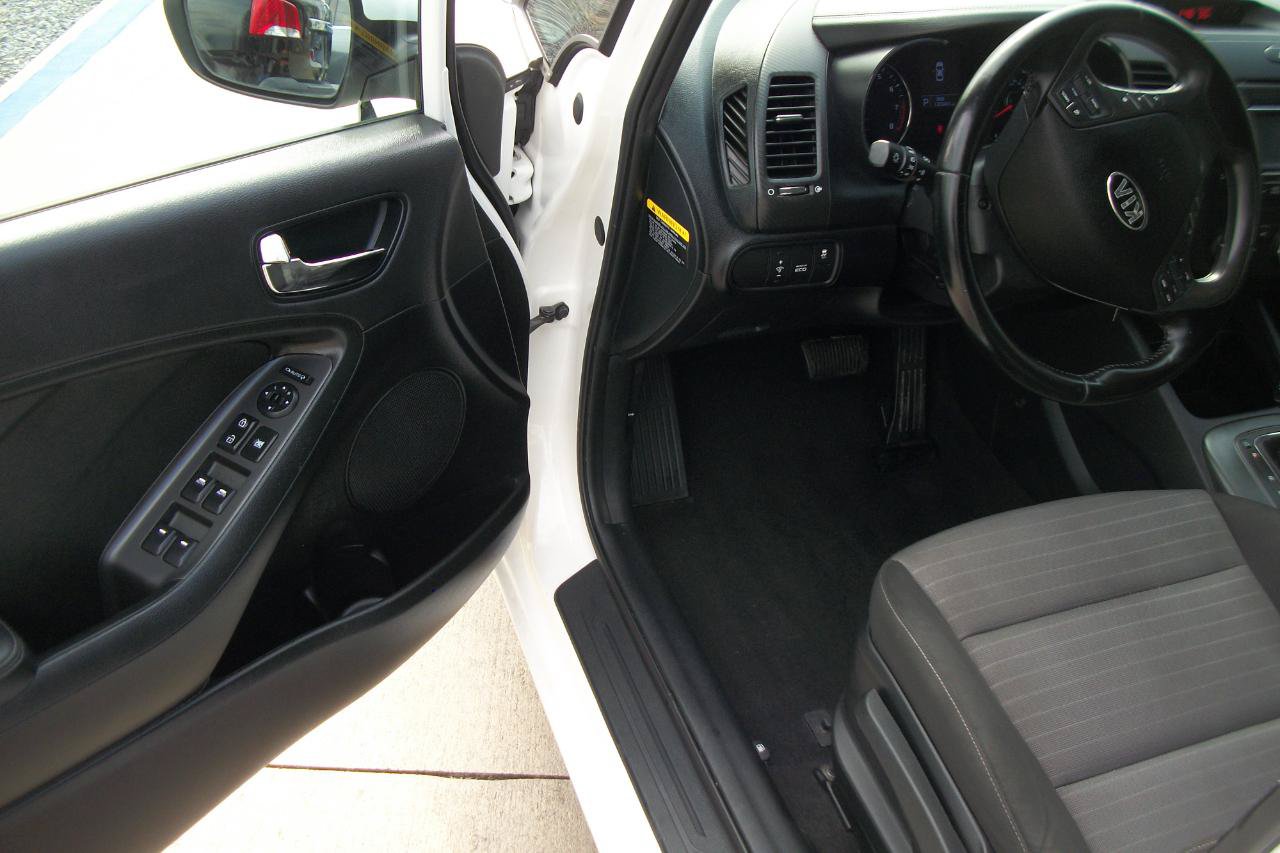 Used 2016 Kia Forte EX FWD image 8