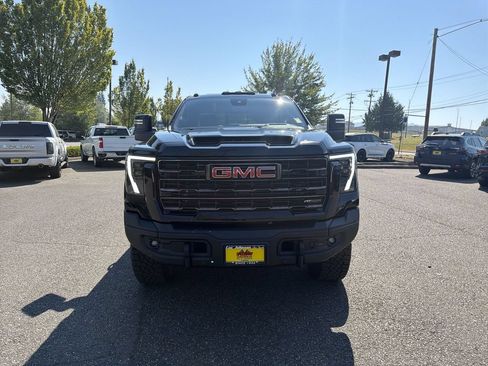 Certified 2025 GMC Sierra 2500 AT4X w/ AT4X AEV Edition AWD/4WD image 4
