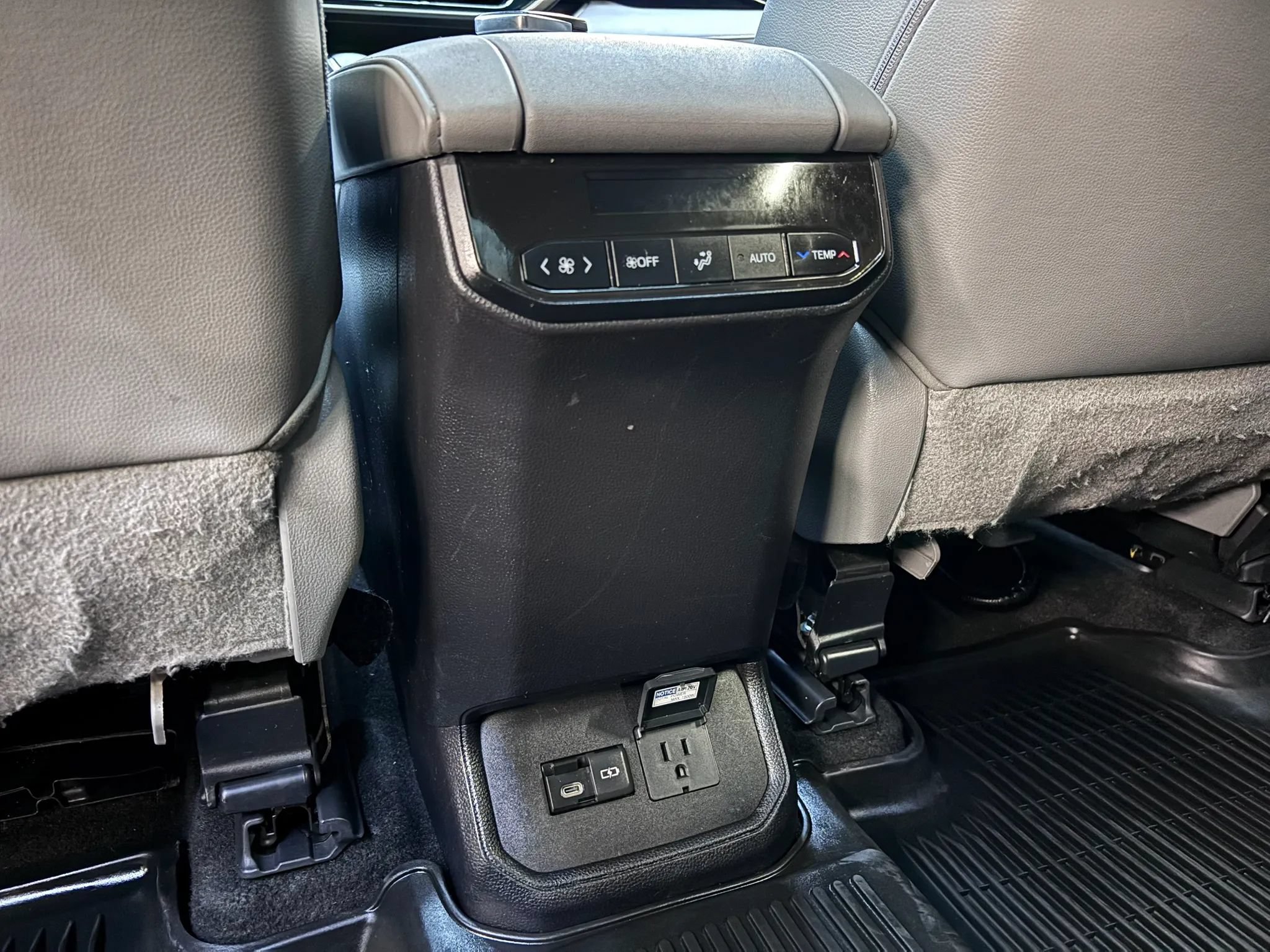 Used 2023 Toyota Highlander Limited AWD/4WD image 22
