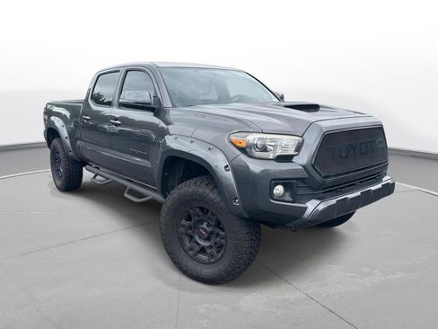 Used 2016 Toyota Tacoma TRD Sport w/ Premium & Technology Package AWD/4WD image 4
