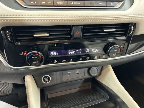 Used 2023 Nissan Rogue SL AWD/4WD image 16