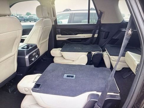Used 2019 Ford Expedition Platinum RWD image 9