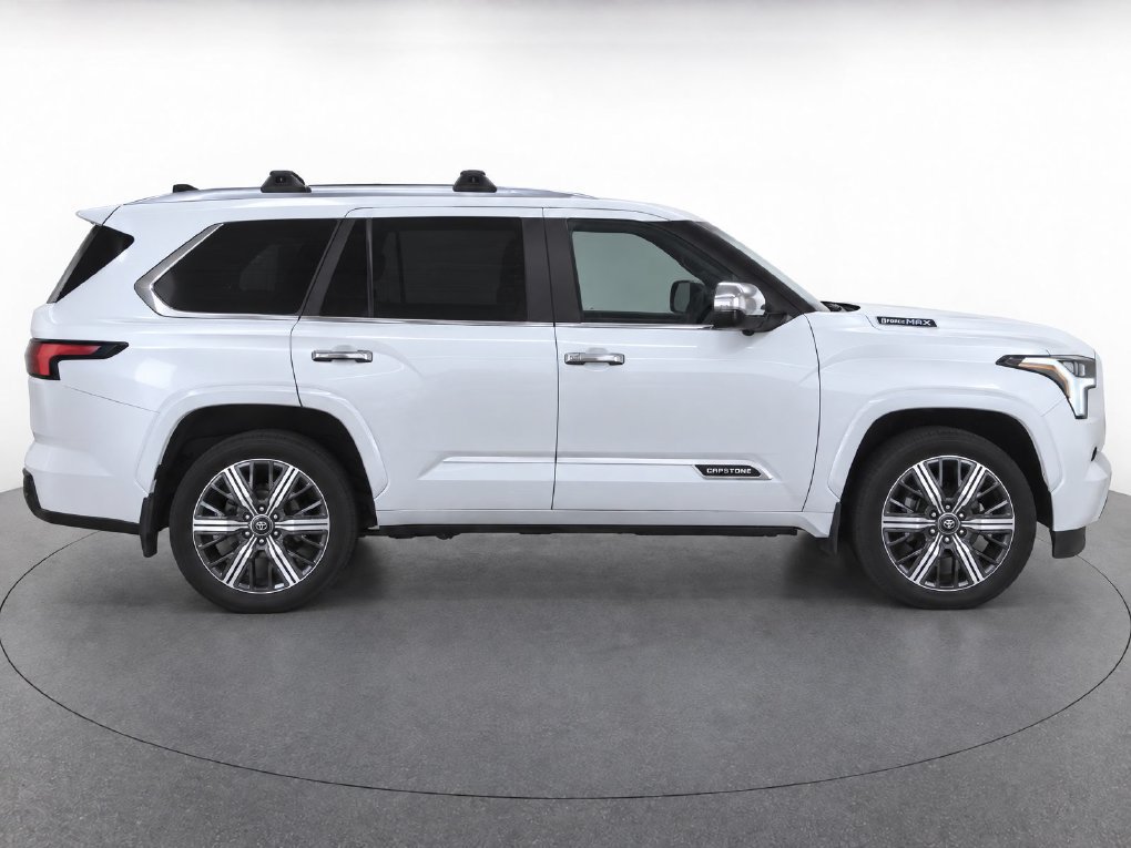 Used 2025 Toyota Sequoia Capstone AWD/4WD image 11