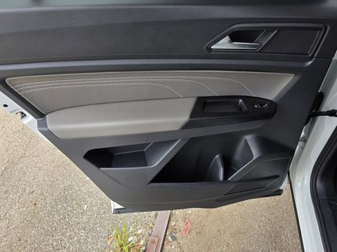 Used 2021 Volkswagen Atlas Cross Sport SE w/ Panoramic Sunroof Package FWD image 35