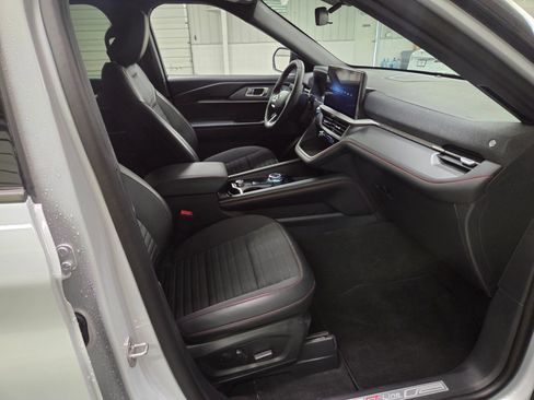 Used 2026 Ford Explorer ST-Line w/ ST-Line Street Pack AWD/4WD image 30