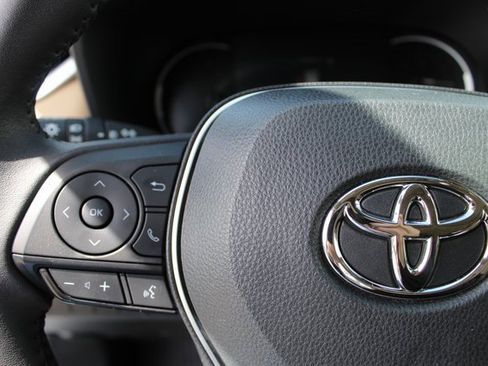 Used 2023 Toyota RAV4 XLE Premium image 28