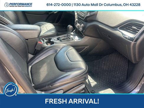 Used 2019 Jeep Cherokee Latitude Plus AWD/4WD image 16