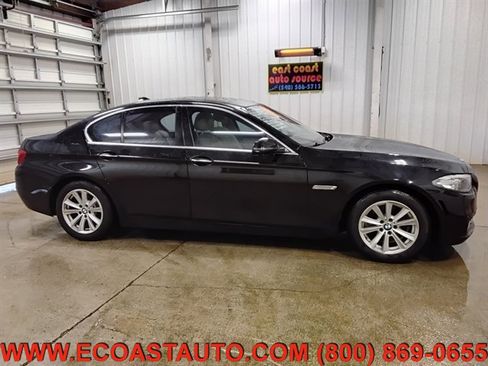 Used 2016 BMW 528i Sedan w/ Premium Package image 2
