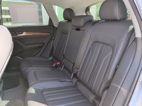 Used 2023 Audi Q5 2.0T Premium w/ Convenience Package image 32