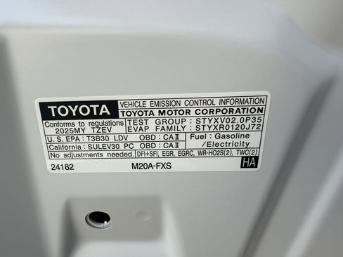 Certified 2025 Toyota Prius Plug-In Hybrid image 37