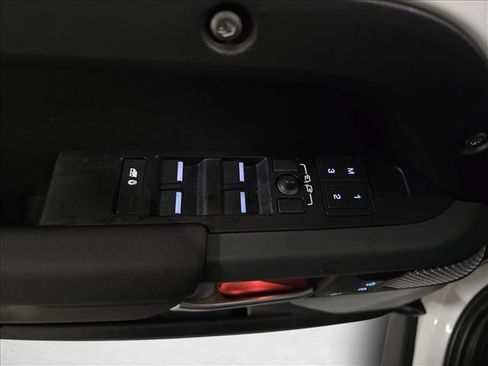 Certified 2024 Land Rover Defender 130 X-Dynamic SE image 28