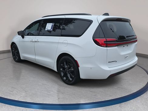 Used 2024 Chrysler Pacifica Touring-L w/ S Appearance Package FWD image 7
