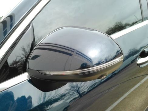 Used 2023 Mercedes-Benz GLC 300 4MATIC w/ Exclusive Trim Package image 17