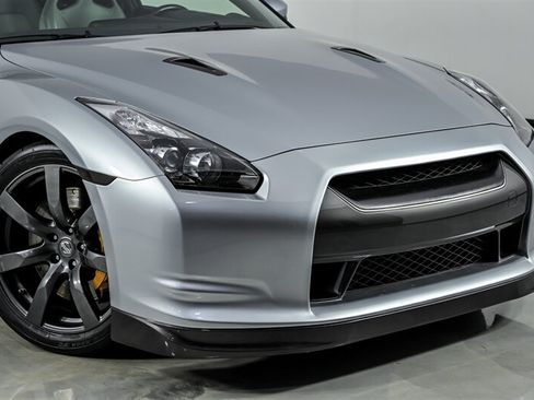 Used 2009 Nissan GT-R Premium AWD/4WD image 2
