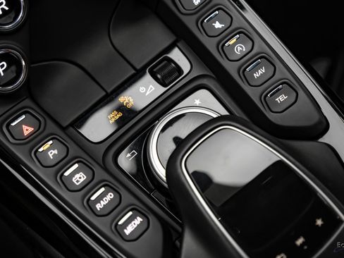 Used 2019 Aston Martin V8 Vantage Coupe RWD image 58