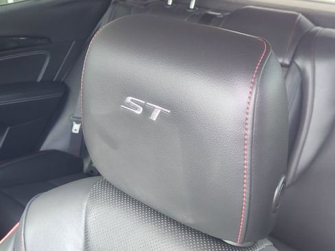 Used 2023 Buick Envision Essence w/ Technology Package I image 24