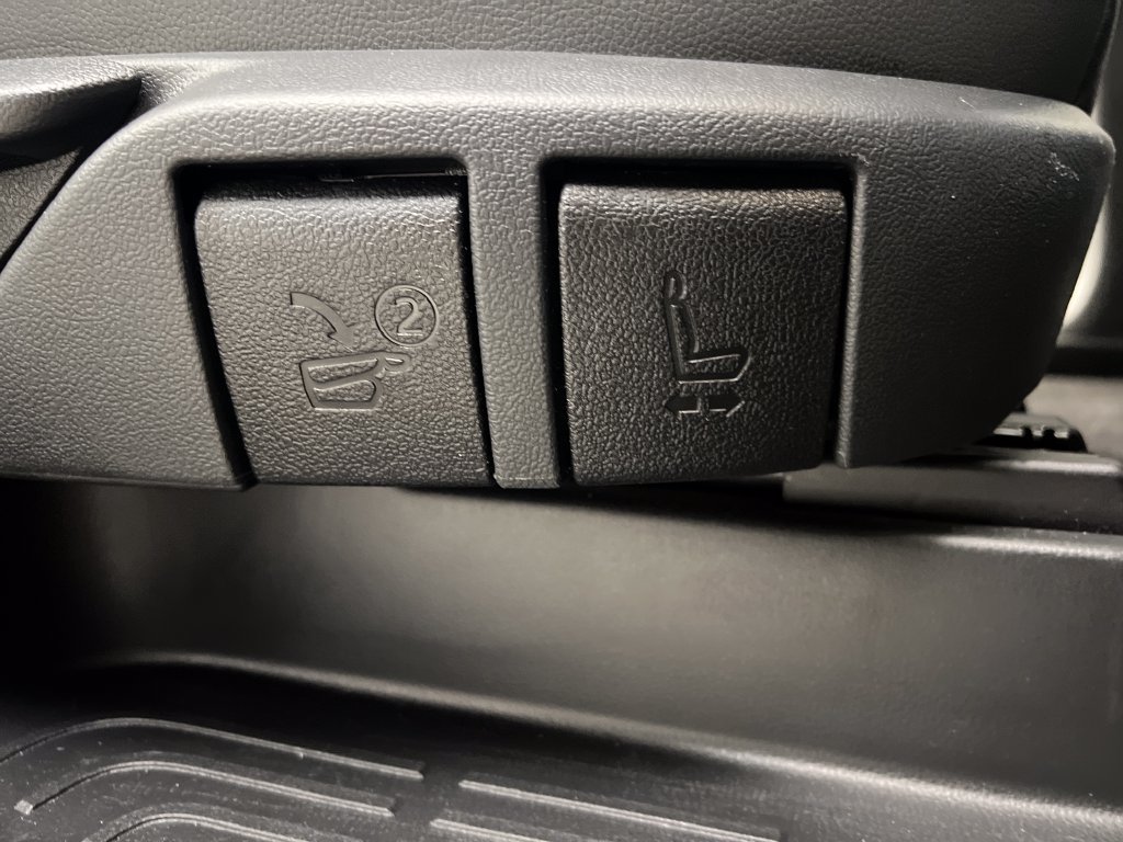 Used 2025 Toyota Highlander XLE FWD image 26