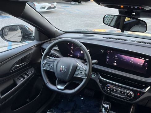 Used 2025 Buick Envista Sport Touring image 33