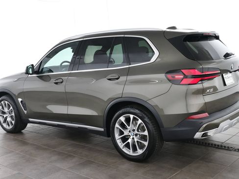 Used 2024 BMW X5 xDrive40i w/ Premium Package AWD/4WD image 3