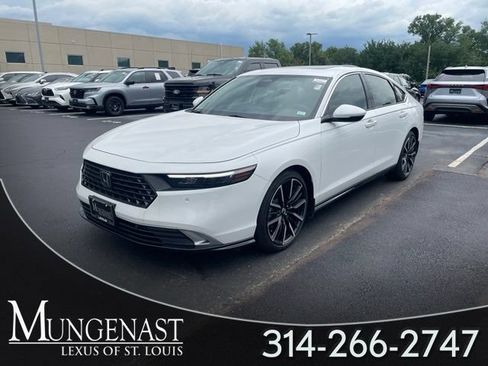 Used 2025 Honda Accord Touring image 1