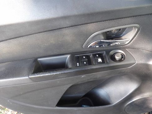 Used 2013 Chevrolet Cruze LT image 18