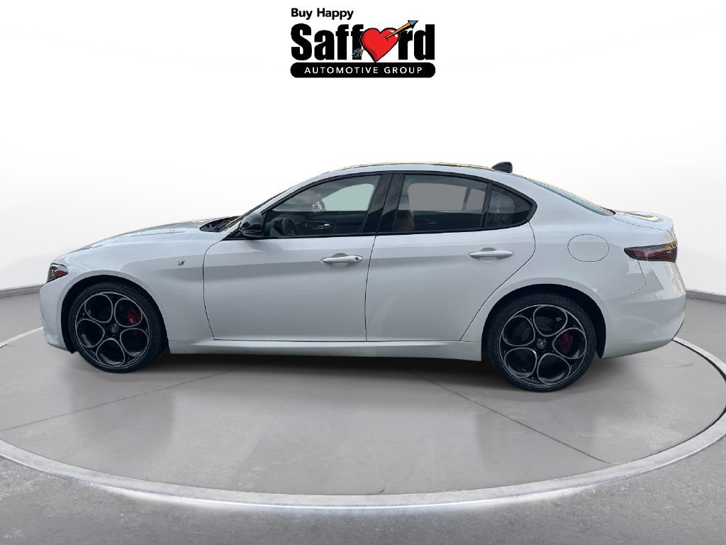 Used 2024 Alfa Romeo Giulia Ti AWD/4WD image 5