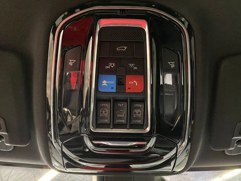 Used 2023 Jeep Grand Cherokee Overland w/ Luxury Tech Group IV image 40