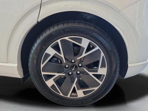 New 2026 Genesis GV60 RWD image 30