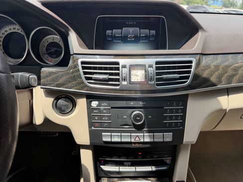 Used 2016 Mercedes-Benz E 350 4MATIC Sedan w/ Premium Package image 23