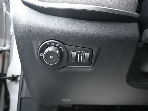 New 2026 Jeep Compass Latitude image 13