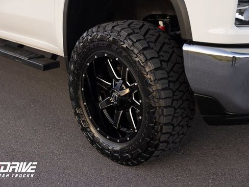 Used 2023 Chevrolet Silverado 2500 LT image 10