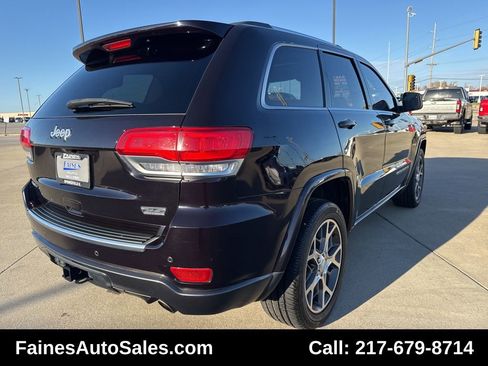 Used 2018 Jeep Grand Cherokee Limited image 19